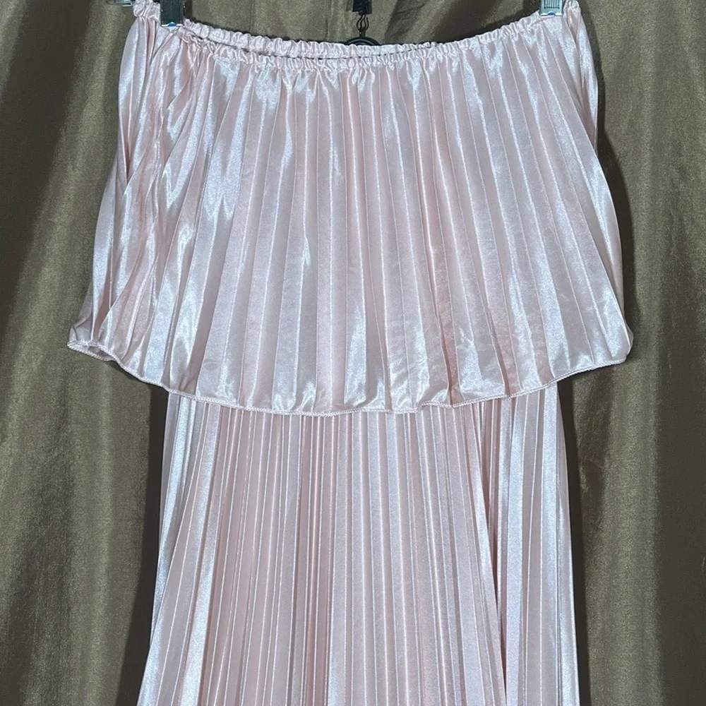 Florcoo Off the Shoulder Cake Pink Pleated Dress - Picture 2 of 6